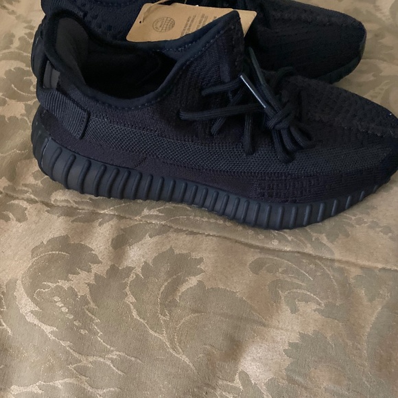 Yeezy Boost 350 V2 - Picture 3 of 5